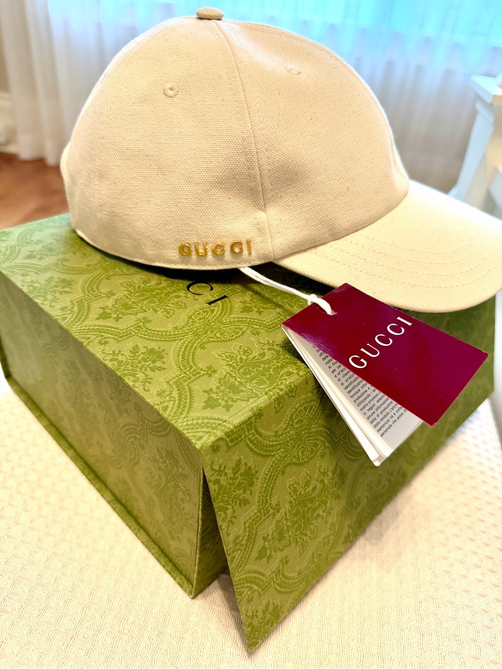 GUCCI❗️FULL SET❗️BNWB❗️Gucci Cream Baseball Cap with Gold Logo Accent